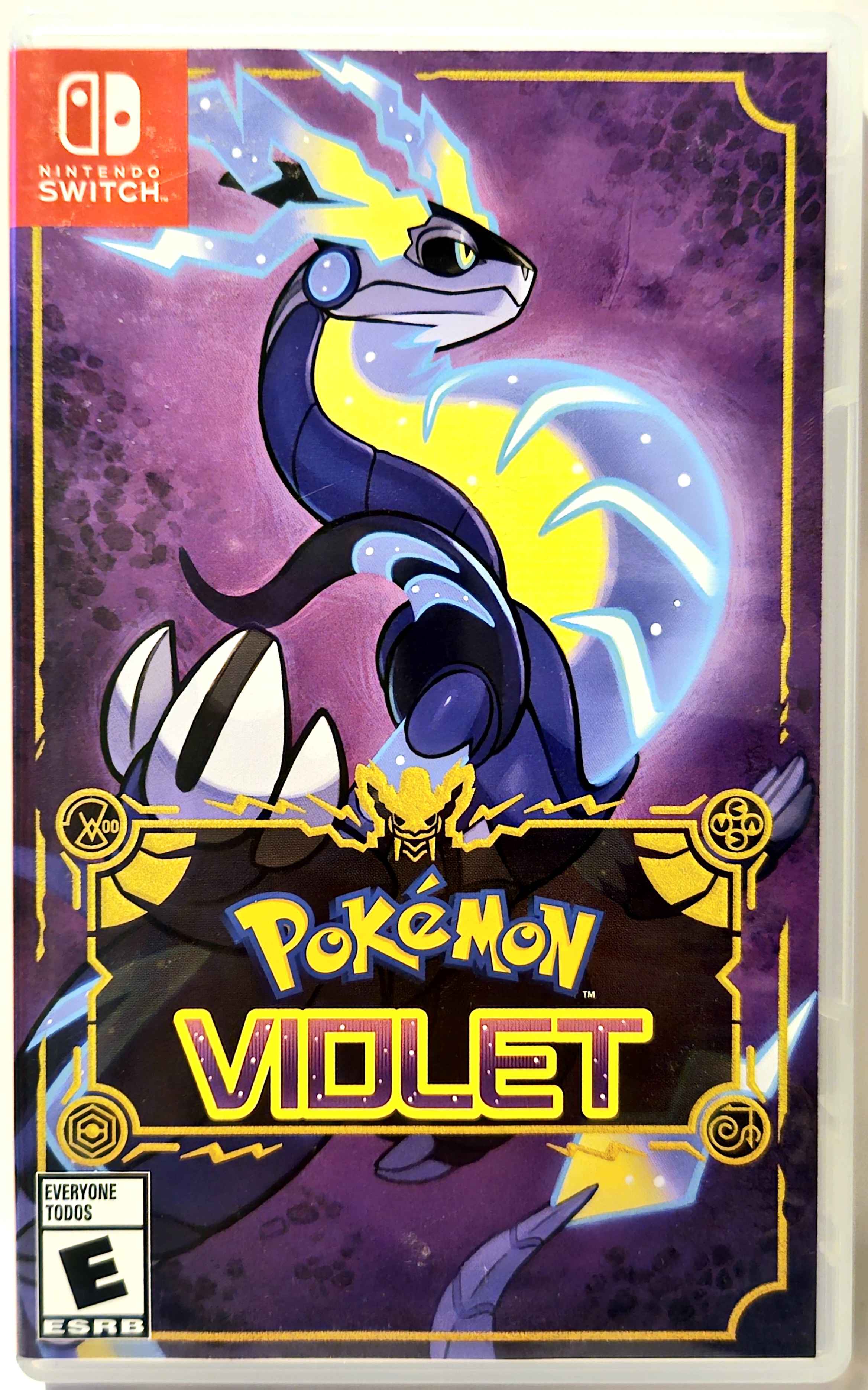 A picture of the Pokemon Violet game case.
